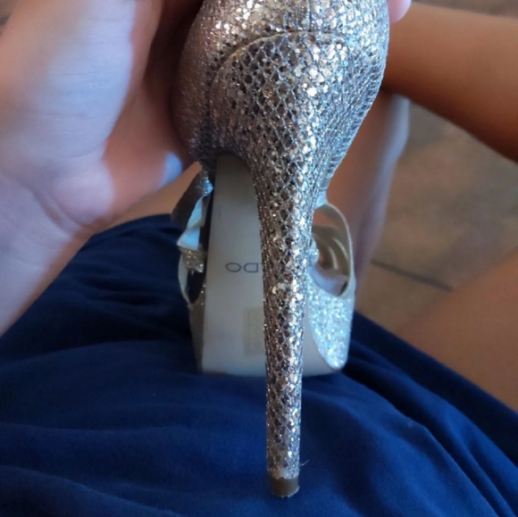 ALDO size 7.5 gold heels - Picture 6 of 7